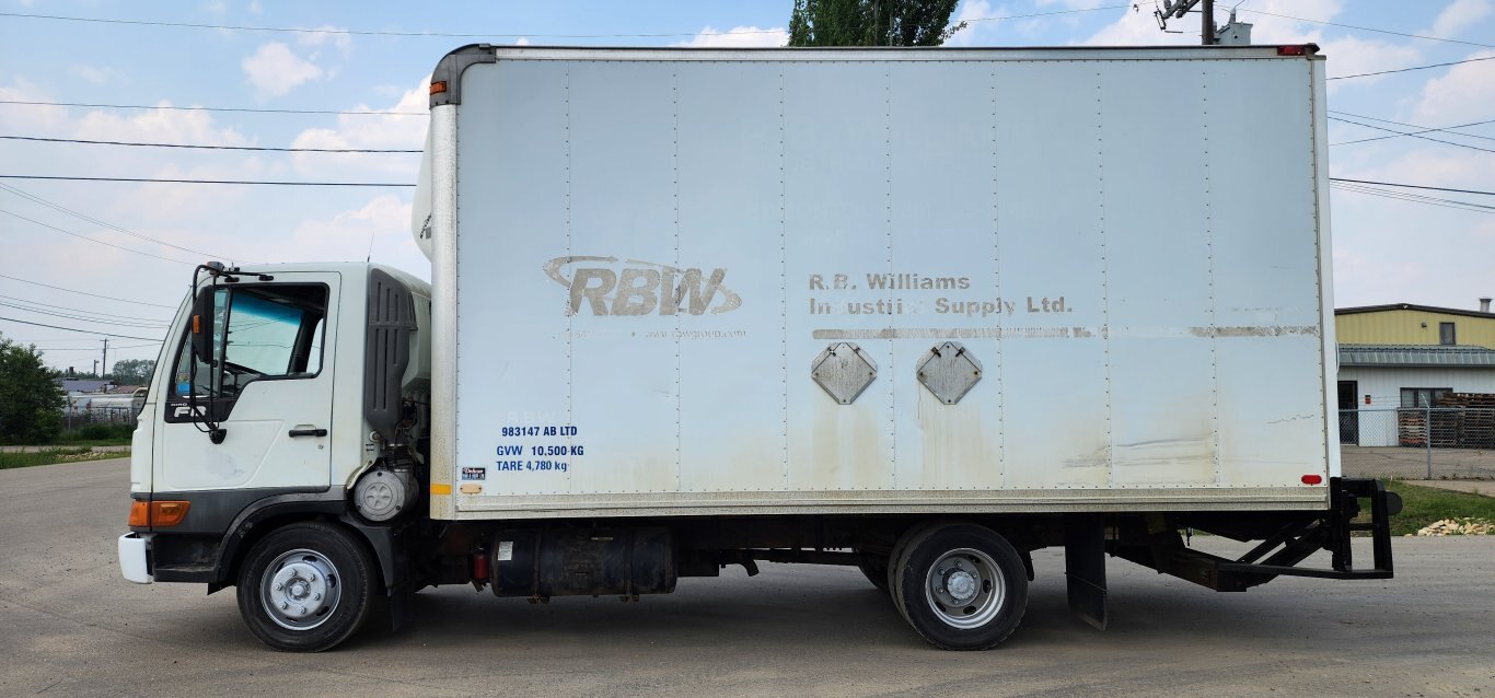 2002 Hino FB1817 S/A Cube Van