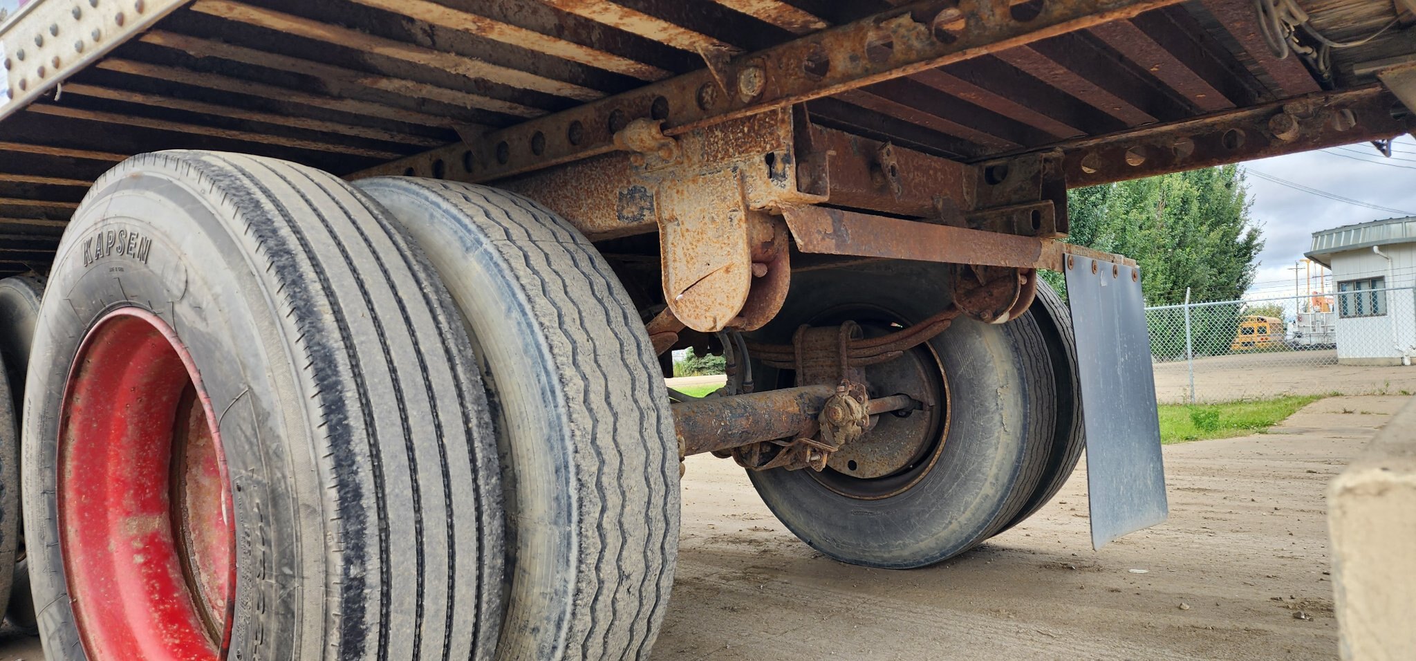 1998 Mond T/A 48ft Dry van trailer