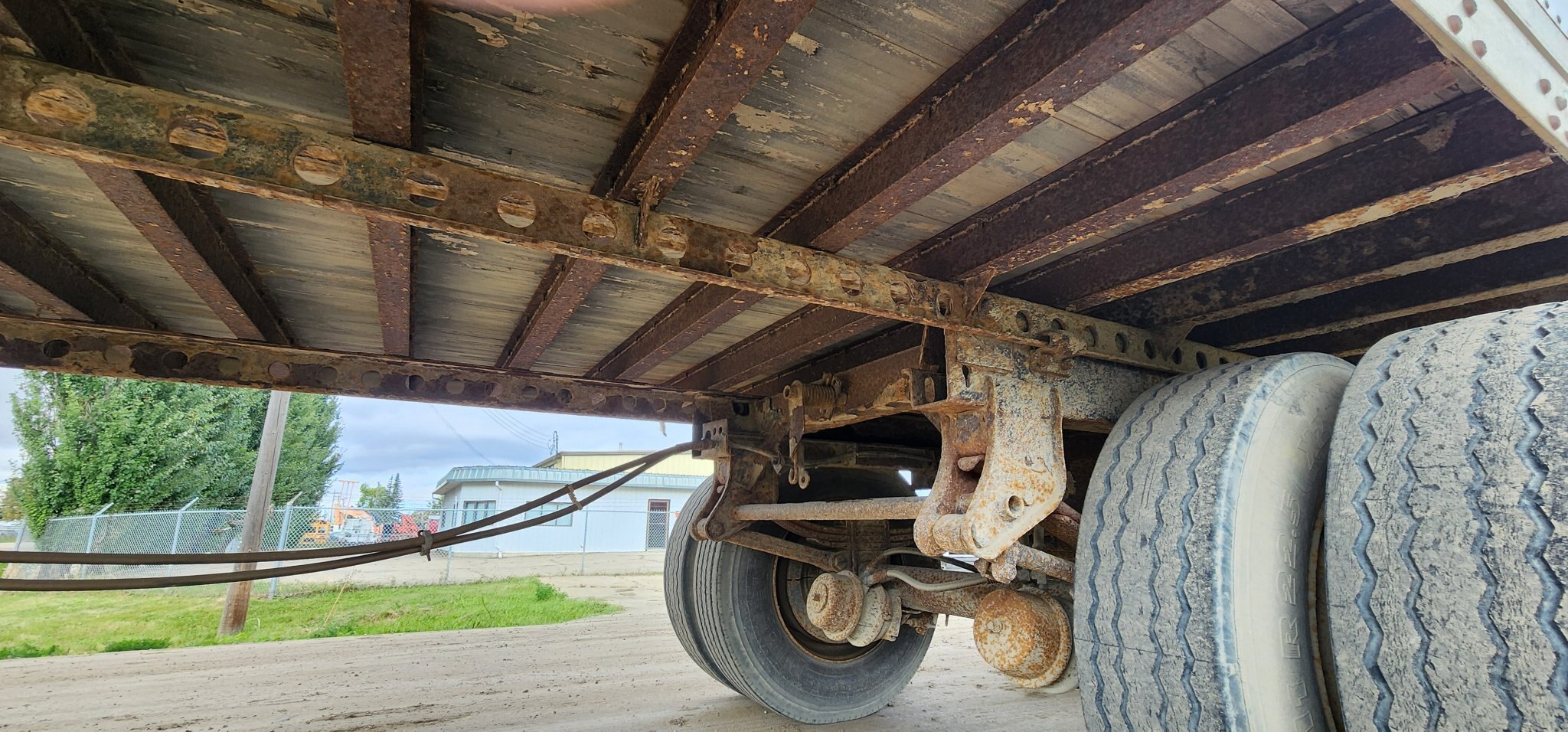 1998 Mond T/A 48ft Dry van trailer
