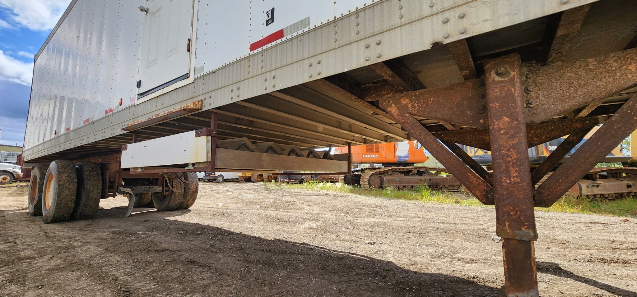 1985 Fruehauf 43ft Dry van office trailer