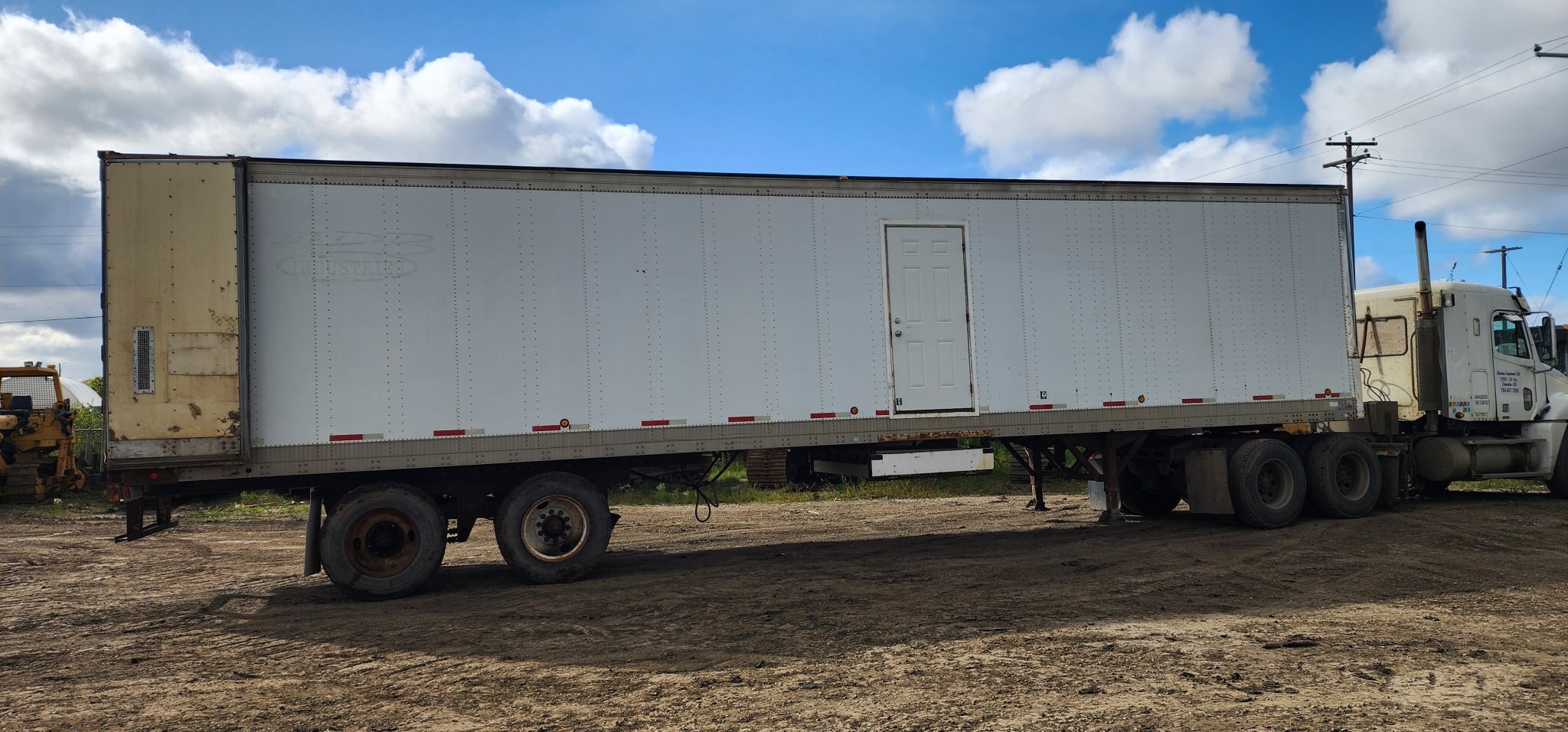 1985 Fruehauf 43ft Dry van office trailer