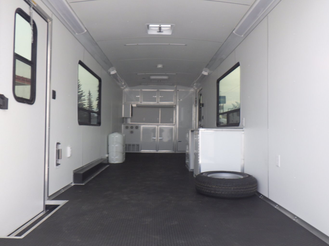 2026 CARGO MATE SILVER CROWN EDITION 8.5 X 24 OFFICE TRAILER #805330