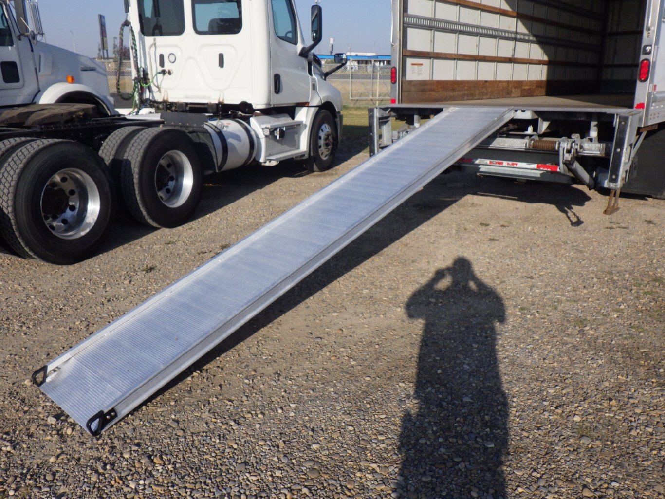 2019 FREIGHTLINER M2 WITH 26 FT DRY VAN #3976