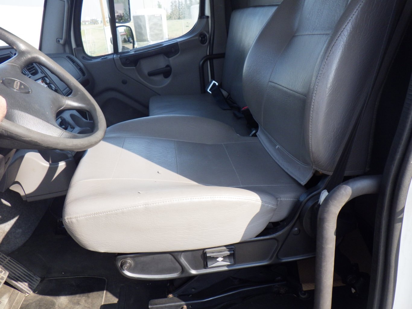 2019 FREIGHTLINER M2 WITH 26 FT DRY VAN #3976