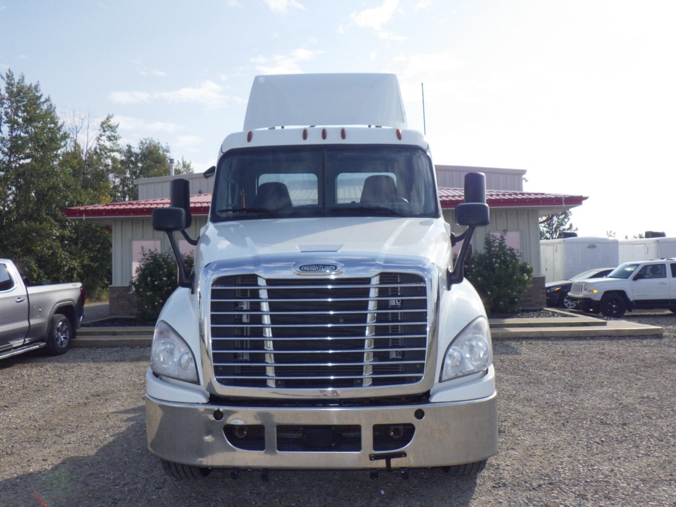 2019 FREIGHTLINER CASCADIA DAY CAB #2586
