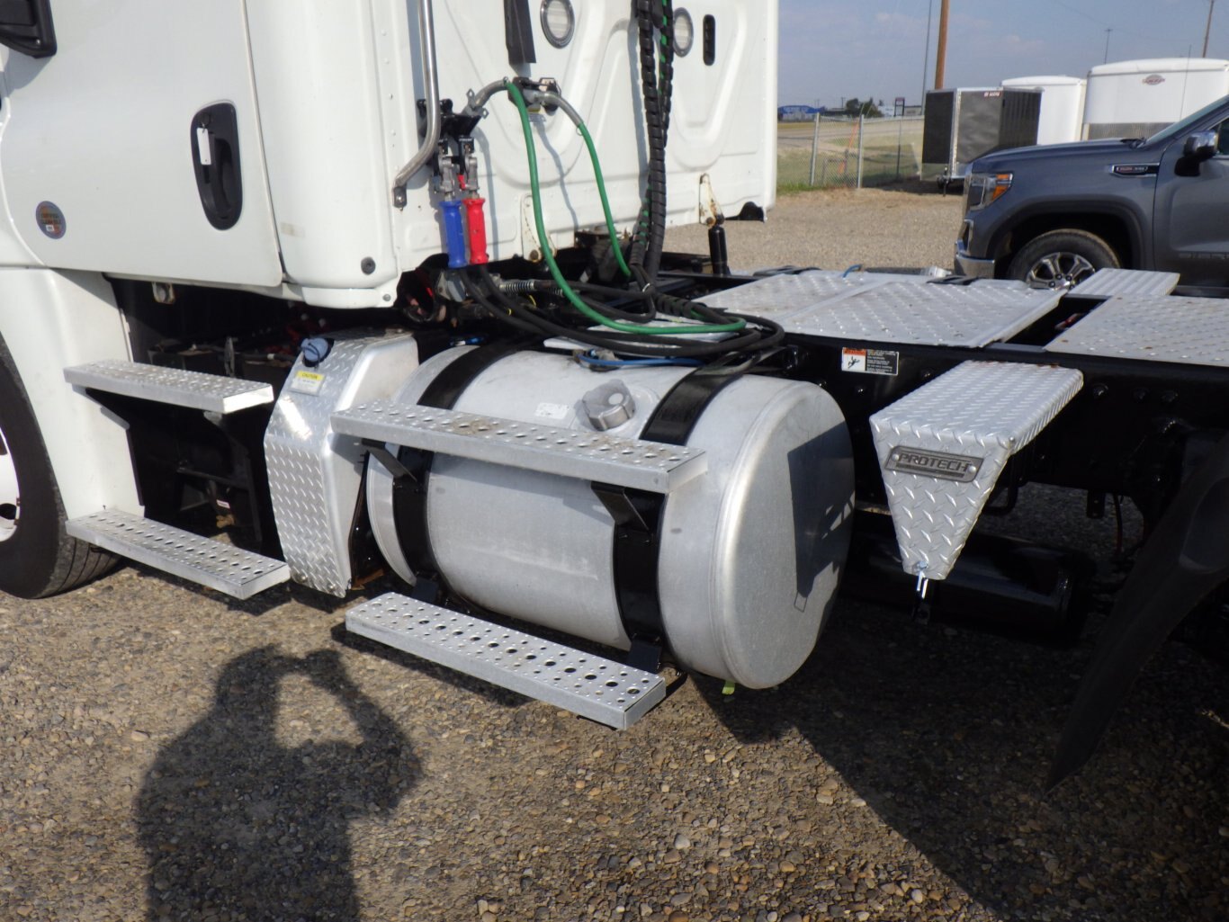 2019 FREIGHTLINER CASCADIA DAY CAB #2586