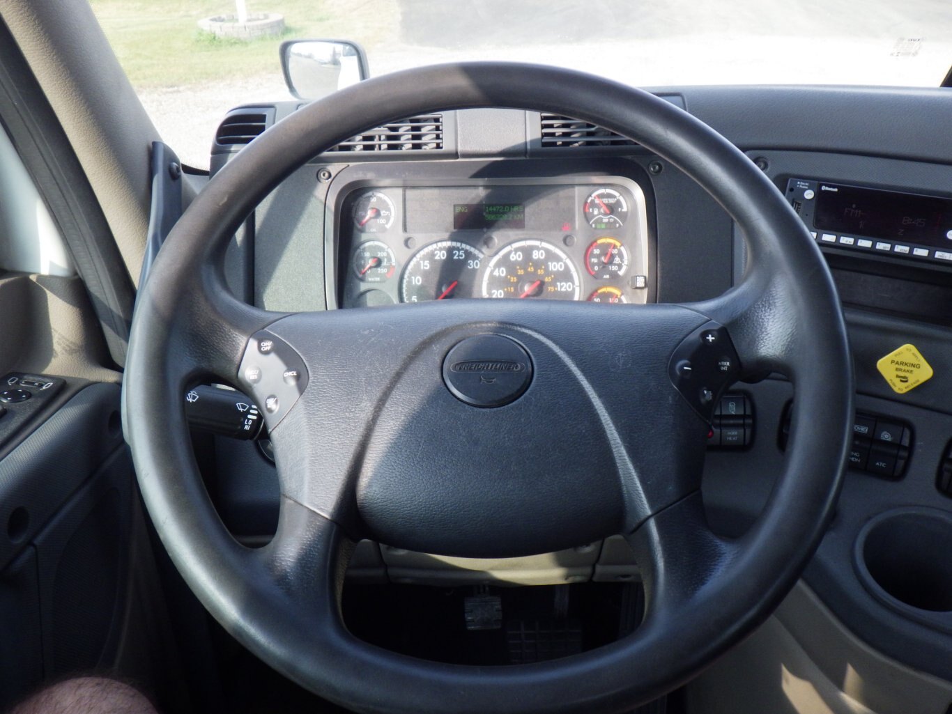 2019 FREIGHTLINER CASCADIA DAY CAB #2586