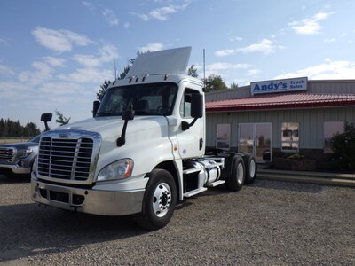 2019 FREIGHTLINER CASCADIA  DAY CAB #2586