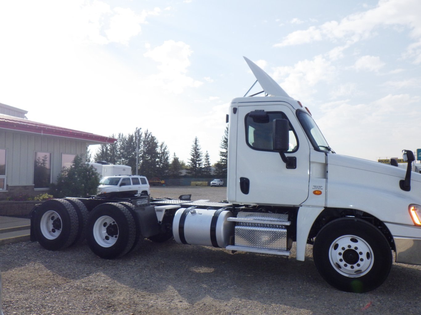 2019 FREIGHTLINER CASCADIA DAY CAB #2586
