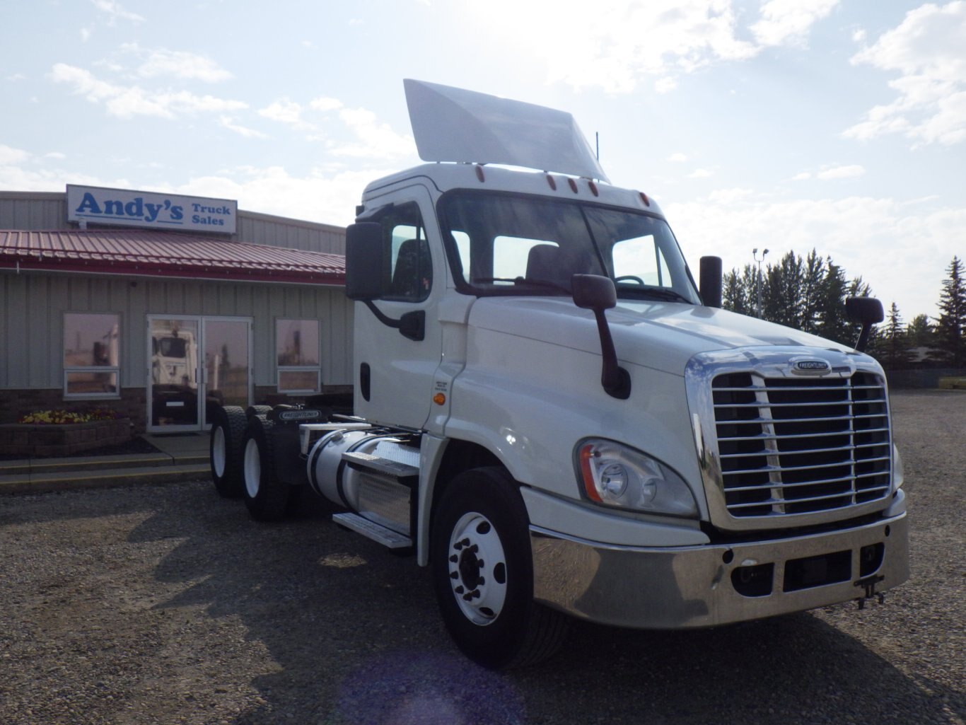2019 FREIGHTLINER CASCADIA DAY CAB #2586