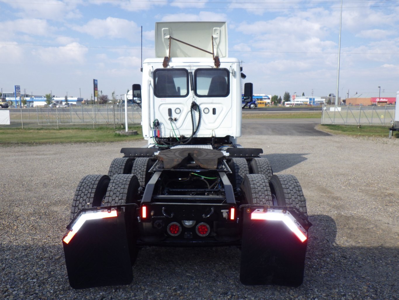 2019 FREIGHTLINER CASCADIA DAY CAB #2586