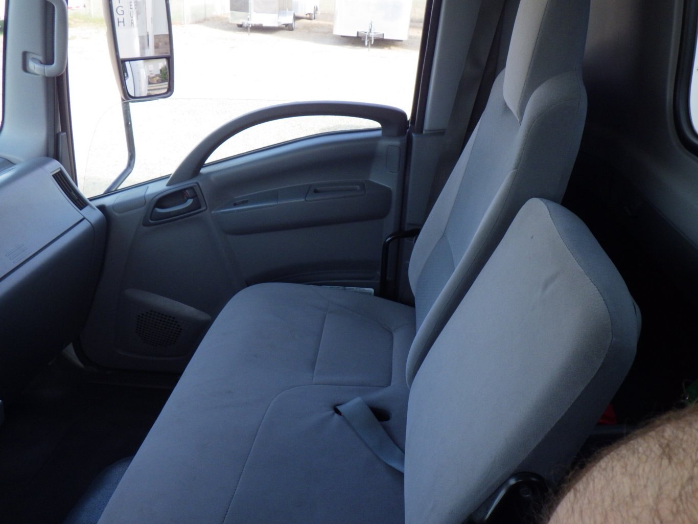 2018 ISUZU NQR LIGHT DUTY BOX TRUCK #0826