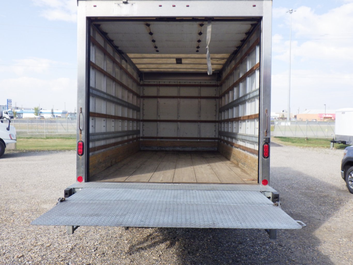 2018 ISUZU NQR LIGHT DUTY BOX TRUCK #0826