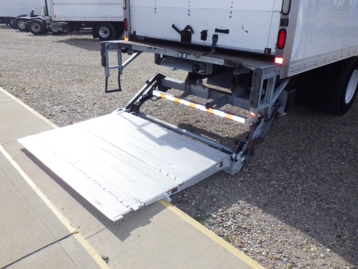 2018 INTERNATIONAL 4300 WITH 26 FT. MULTI VANS DRY VAN #3340