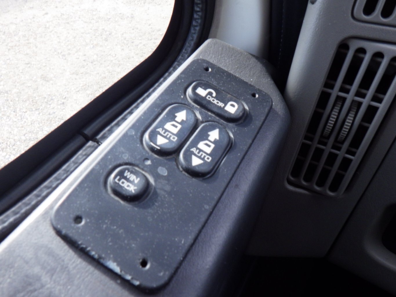 2018 INTERNATIONAL 4300 WITH 26 FT. MULTI VANS DRY VAN #3340