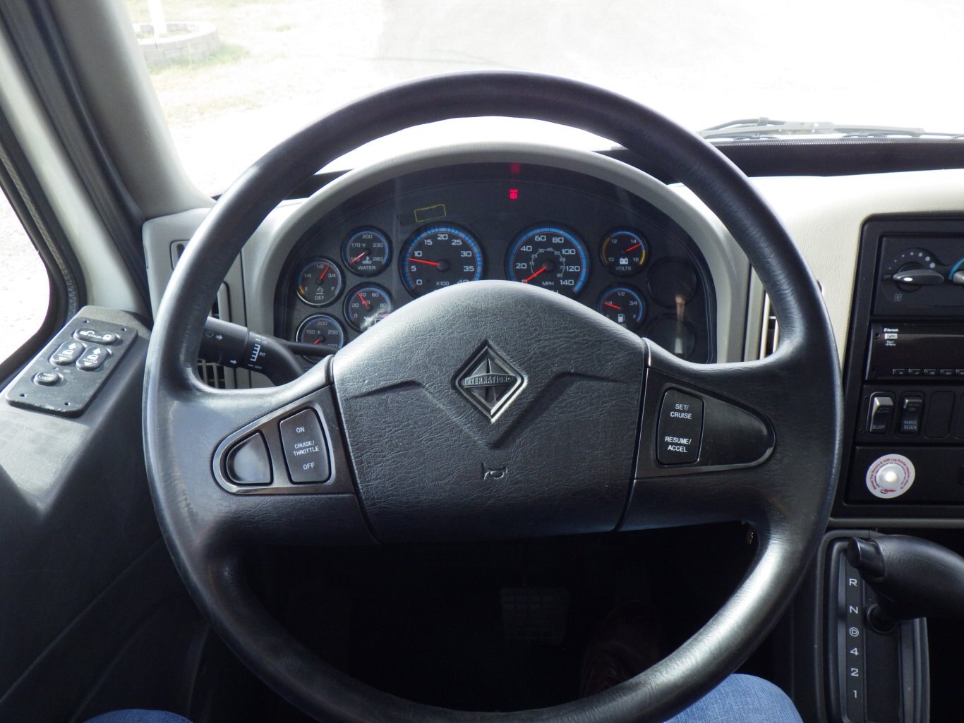 2018 INTERNATIONAL 4300 WITH 26 FT. MULTI VANS DRY VAN #3340