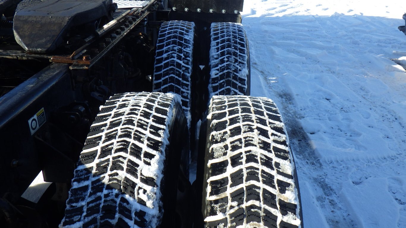 2023 KENWORTH T880 DAY CAB TRACTOR #1985