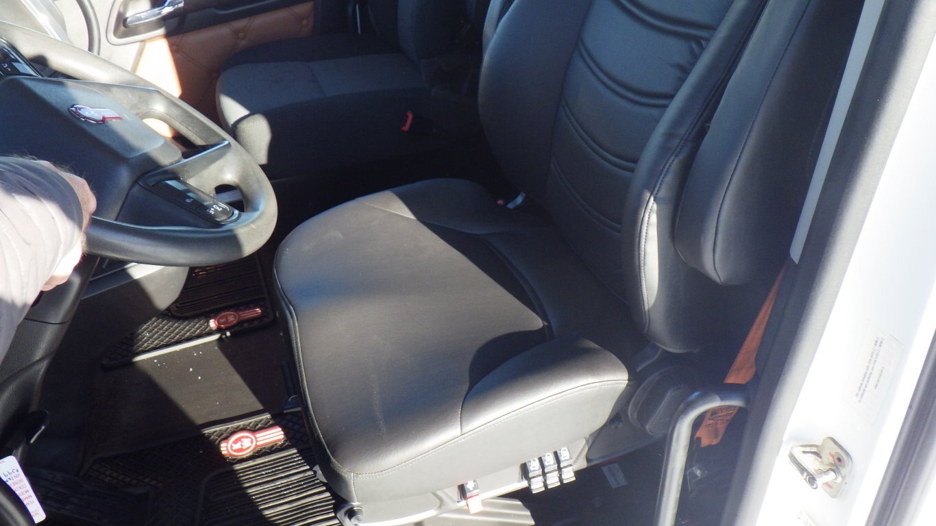 2023 KENWORTH T880 DAY CAB TRACTOR #1985