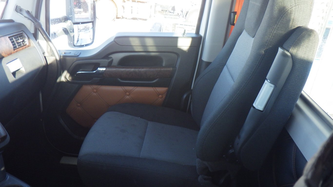 2023 KENWORTH T880 DAY CAB TRACTOR #1985