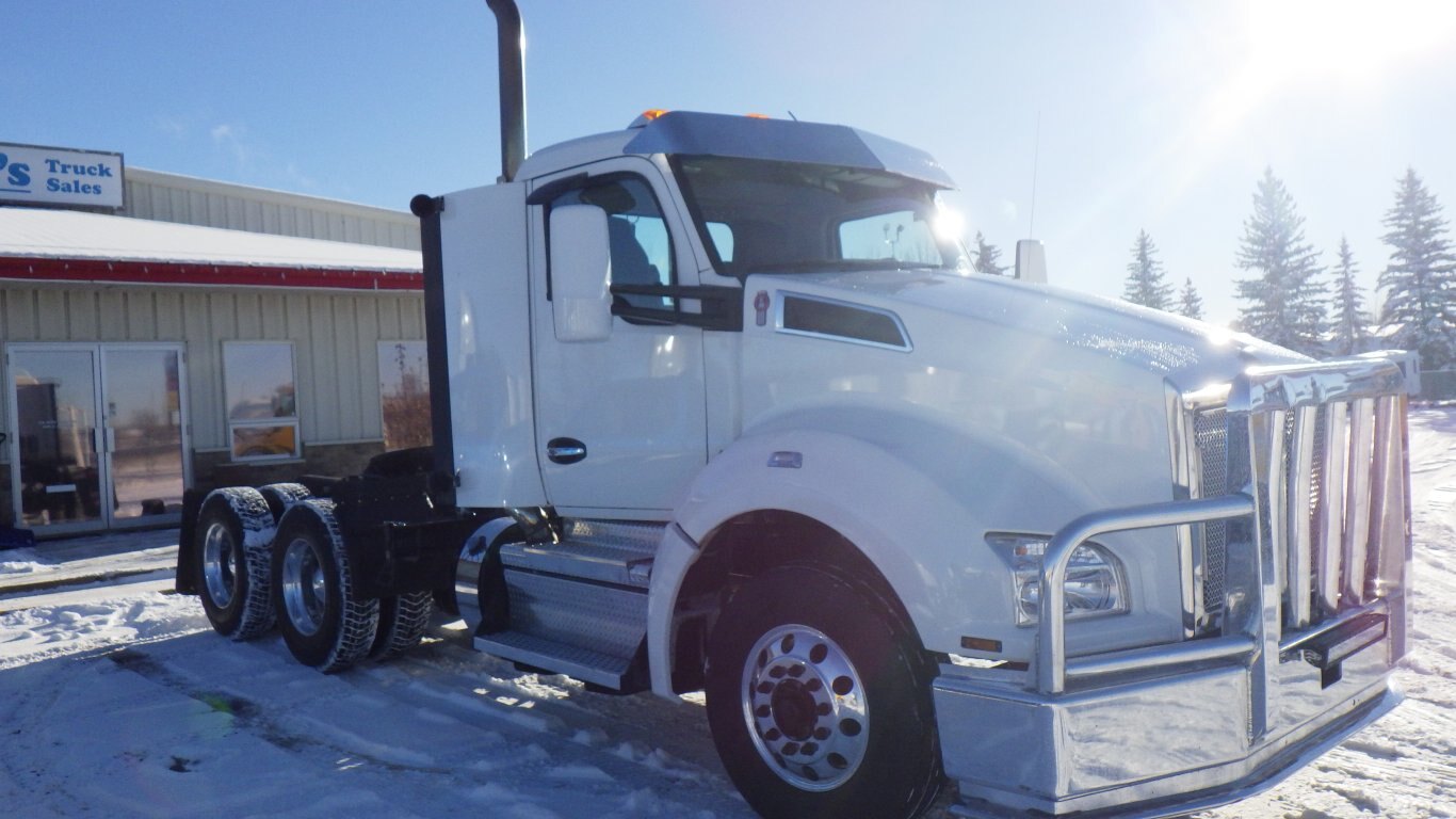 2023 KENWORTH T880 DAY CAB TRACTOR #1985