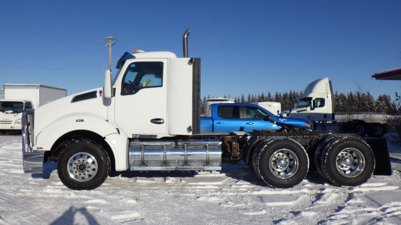 2023 KENWORTH T880 DAY CAB TRACTOR #1985