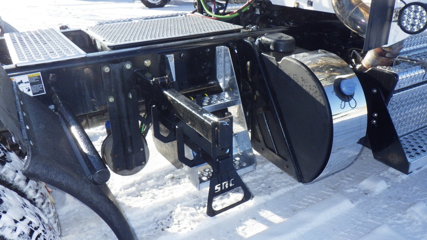 2023 KENWORTH T880 DAY CAB TRACTOR #1985