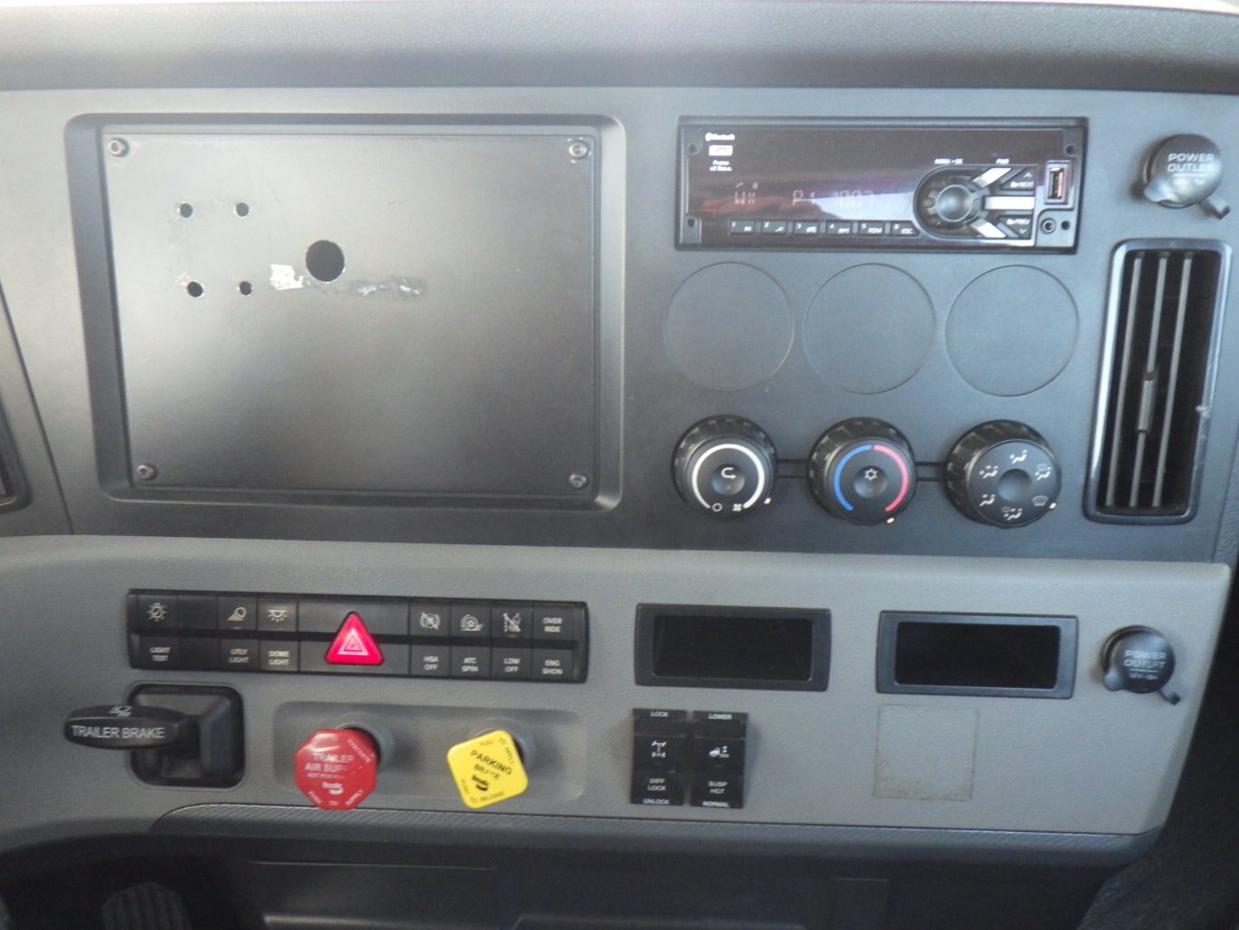 SOLD 2020 FREIGHTLINER T12642ST EVOLUTION SINGLE AXLE DAY CAB #1867