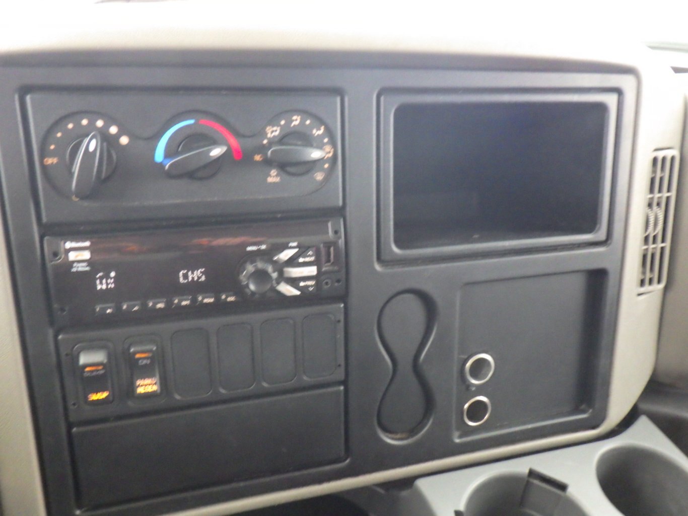 2019 International 4300 w/ 26' Dry Van #6272