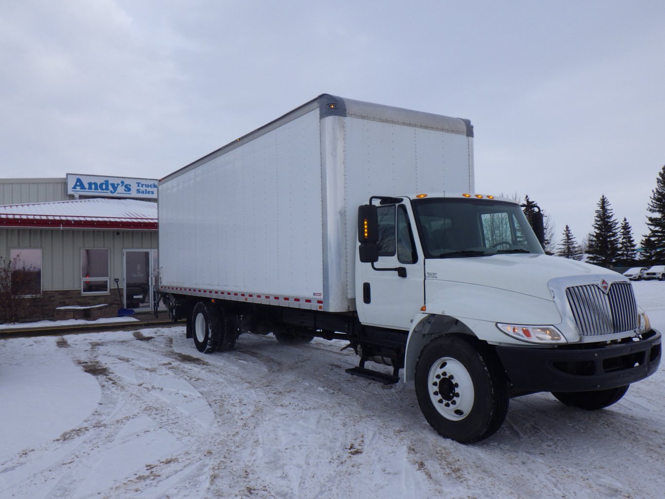 2019 International 4300 w/ 26' Dry Van #6272