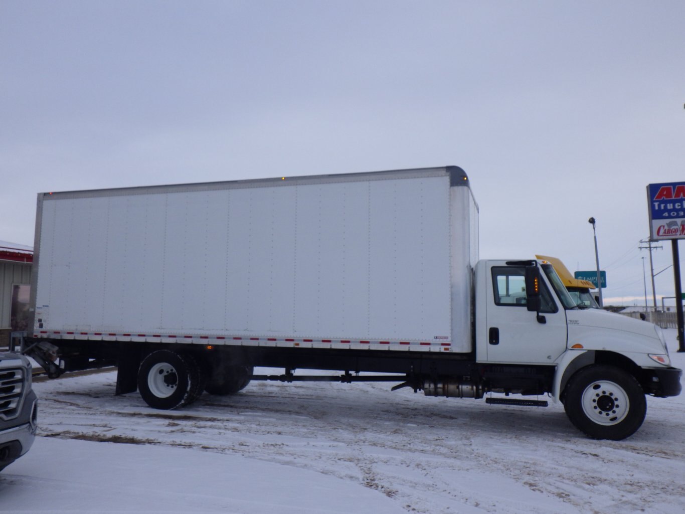 2019 International 4300 w/ 26' Dry Van #6272
