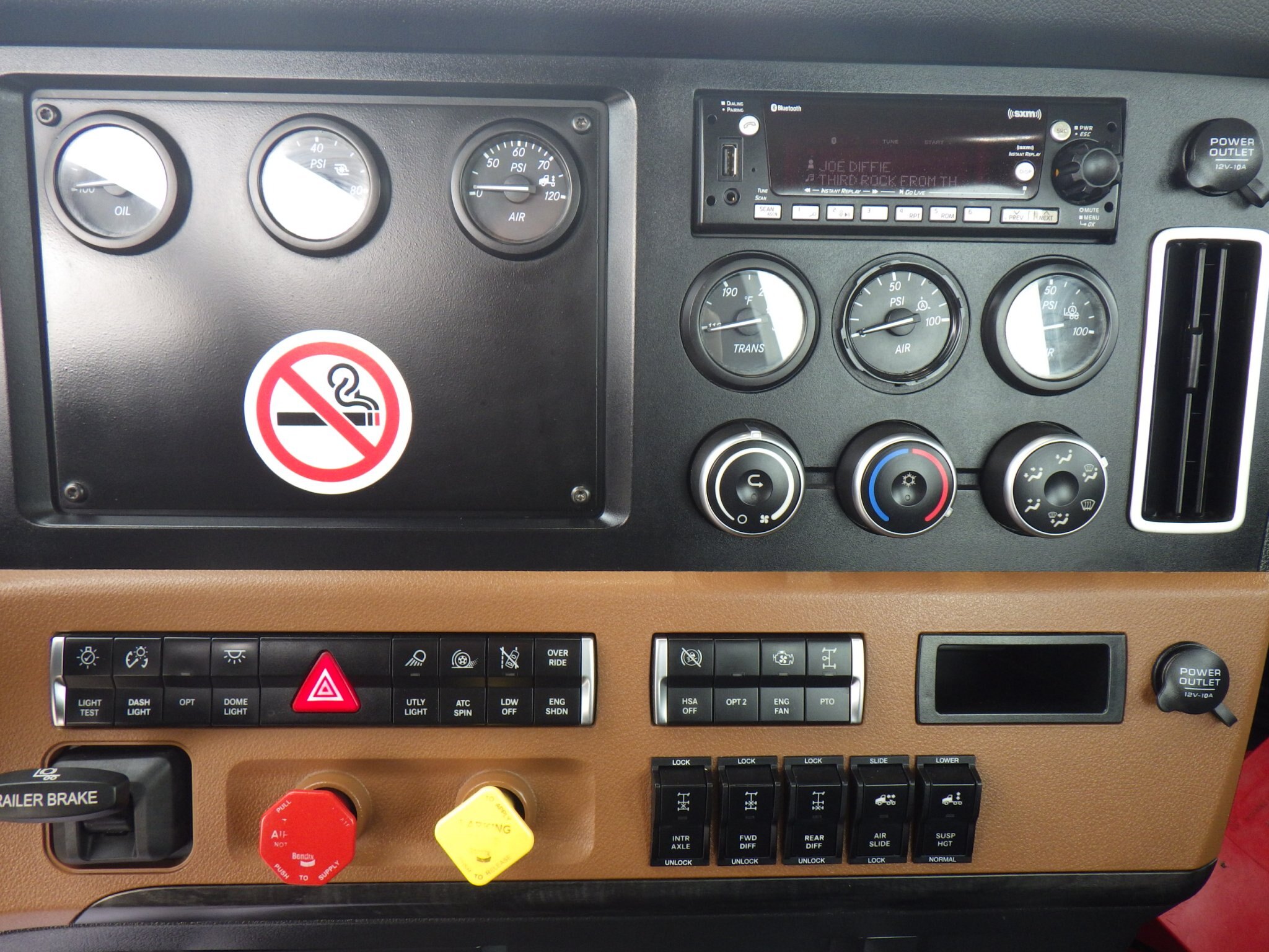 2023 FREIGHTLINER CASCADIA DAY CAB TRACTOR #2688