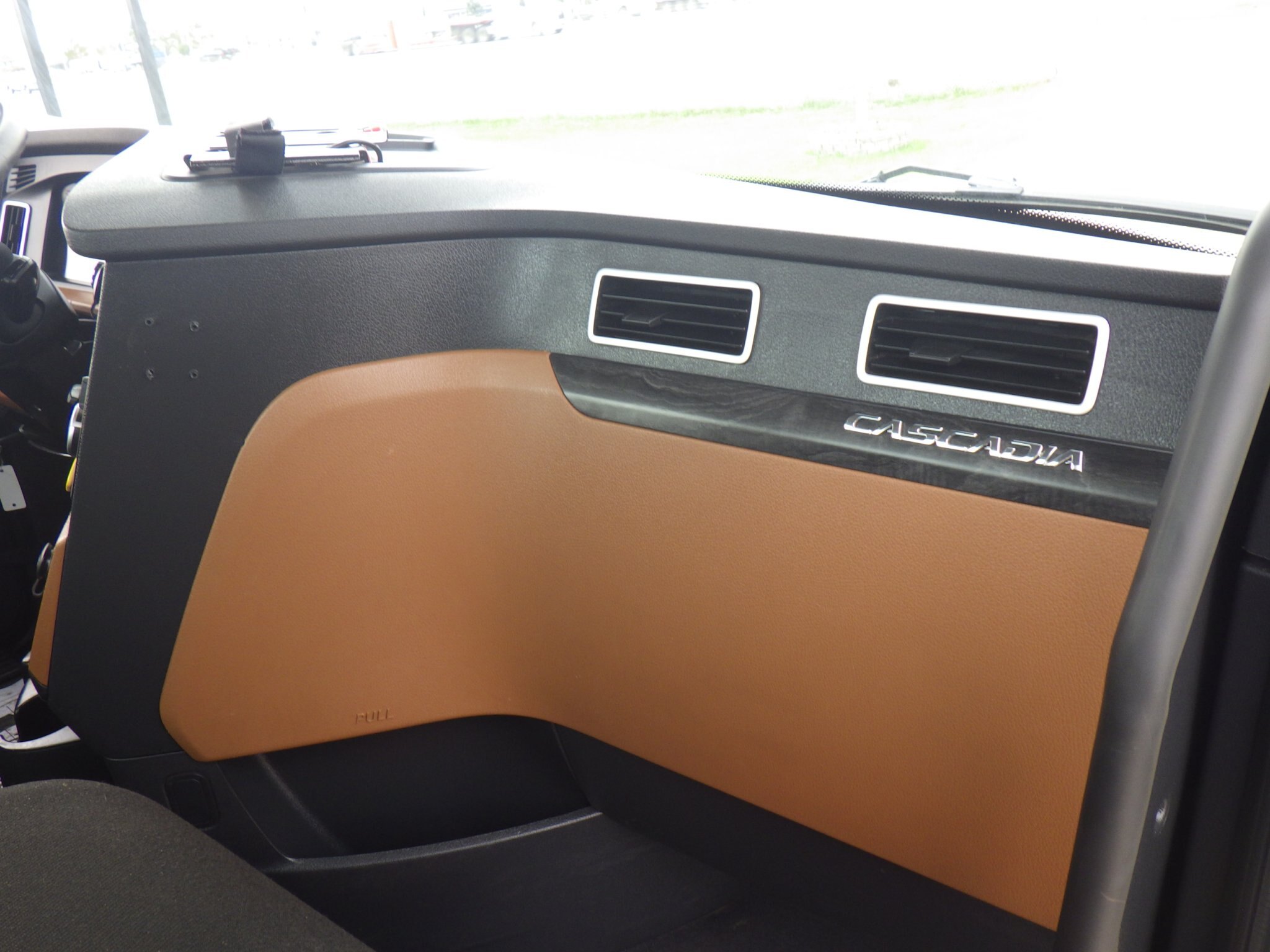 2023 FREIGHTLINER CASCADIA DAY CAB TRACTOR #2688