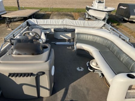 2004 CRESTLINER 2785 CFI