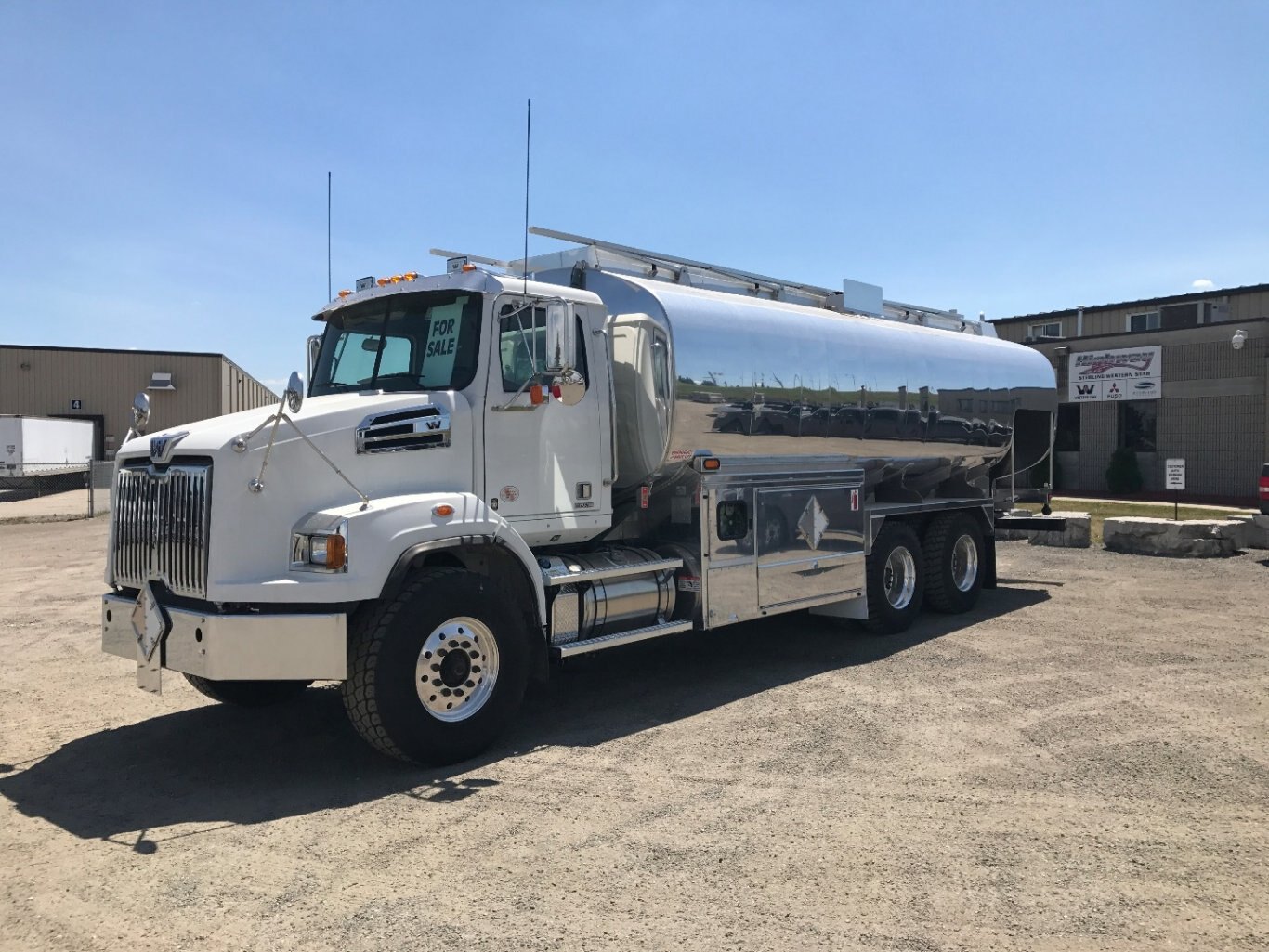 2024 Western Star 47X SB c/w Tremcar Tank