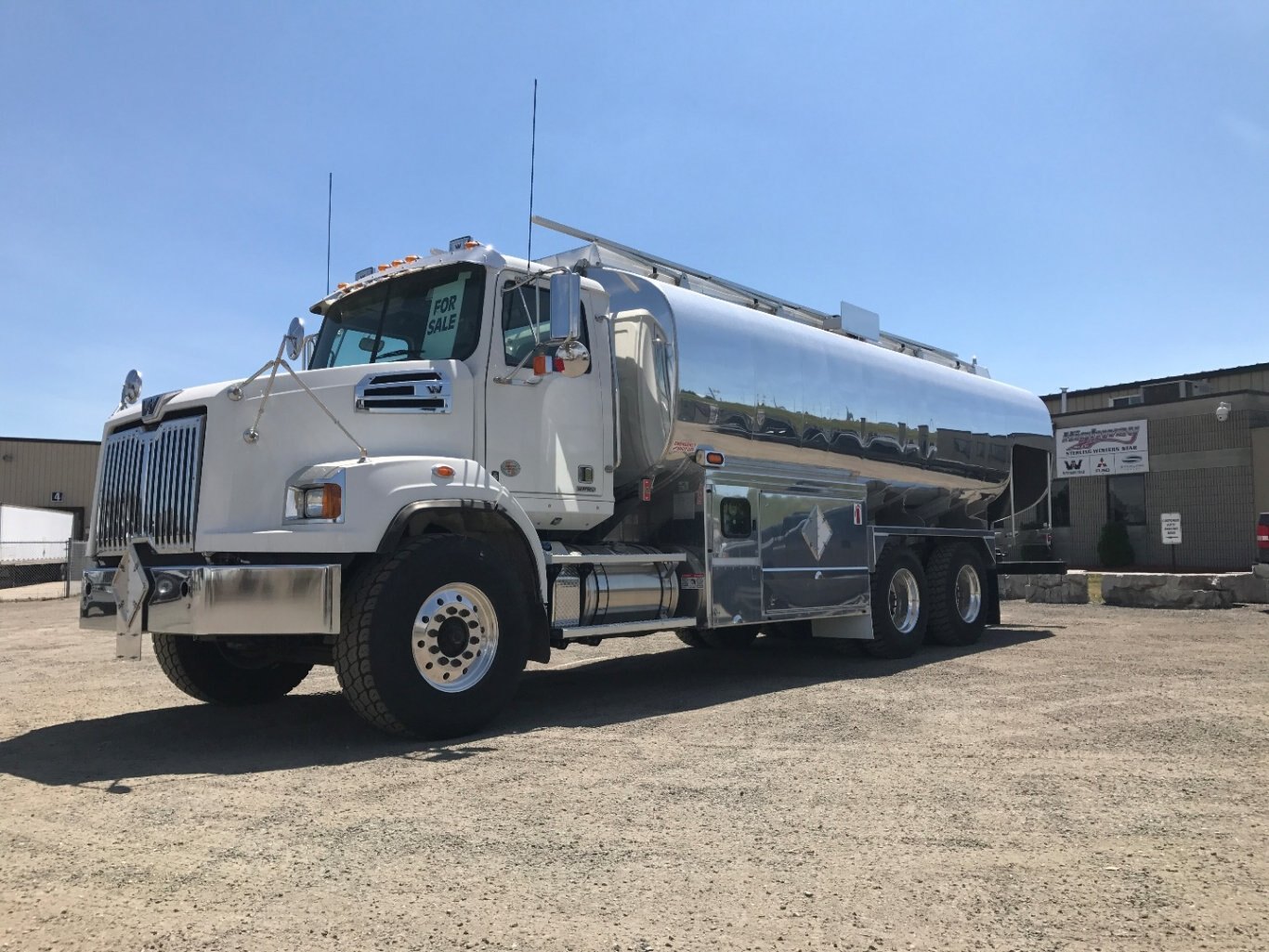 2024 Western Star 47X SB c/w Tremcar Tank