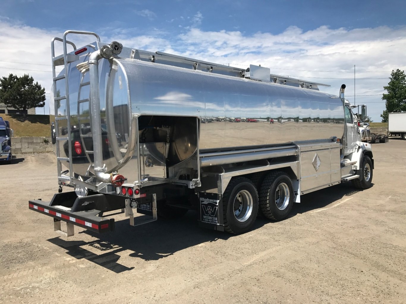 2024 Western Star 47X SB c/w Tremcar Tank