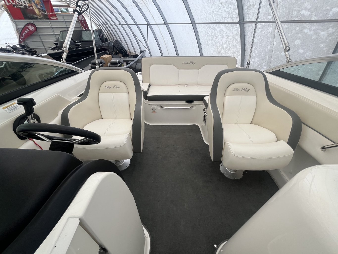 Consignment Sea Ray Sundeck 220