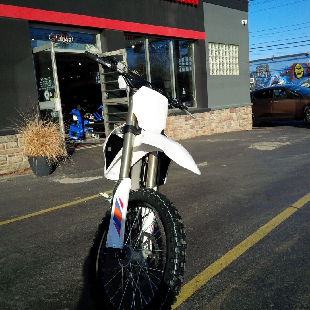 2024 Yamaha YZ250F Anniversary White