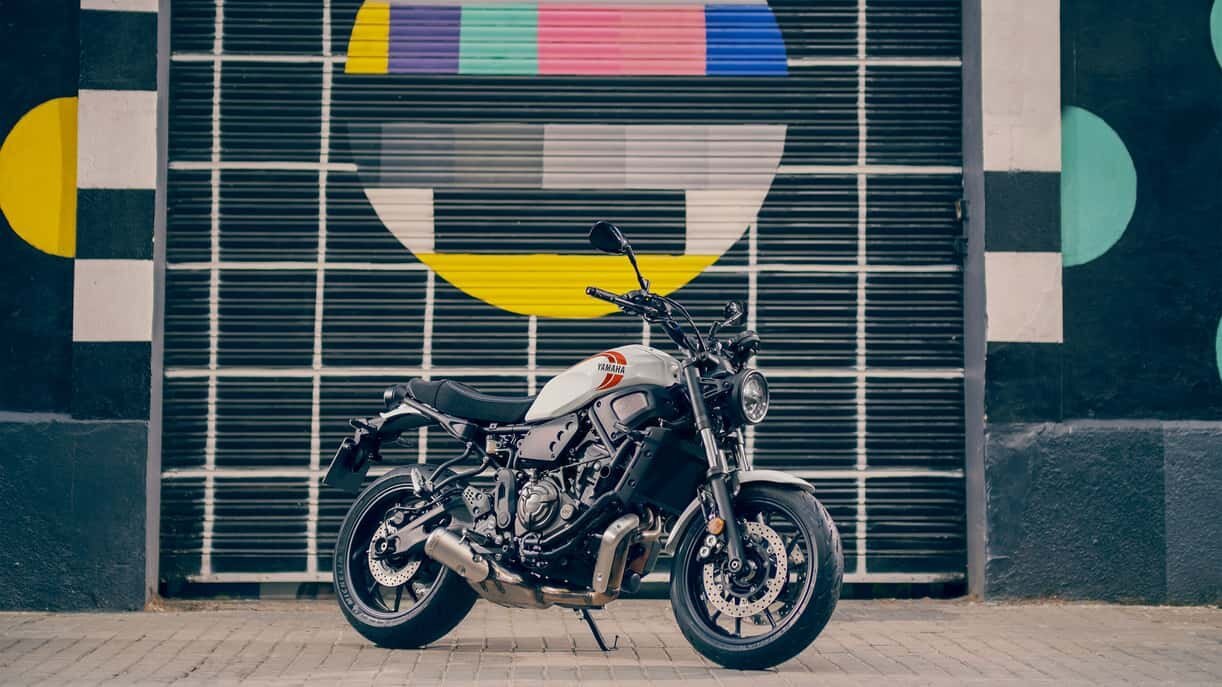 2025 Yamaha XSR700 Team Yamaha Blue