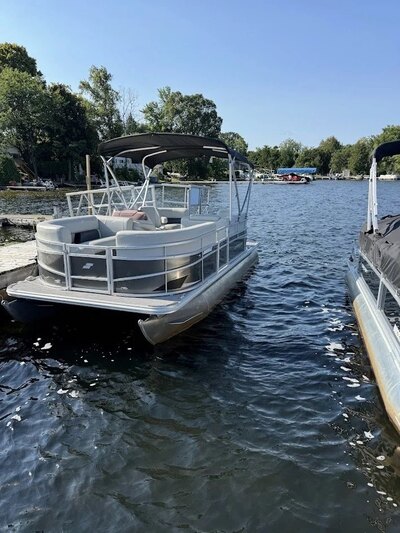 14 ft Aluminum Fishing Boat | Steering Wheel | 20 hp  Yamaha