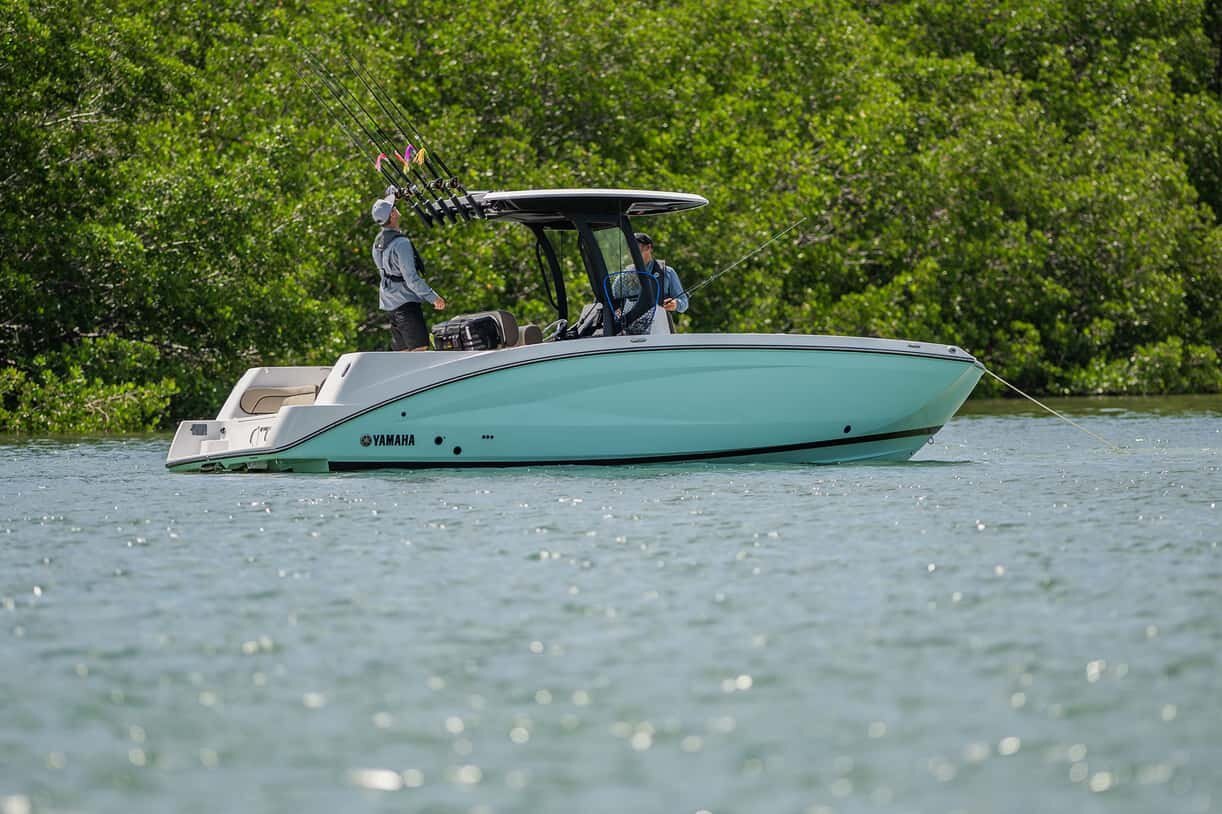 2025 Yamaha 255 FSH Sport H Yacht Blue