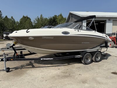2015 Stingray 215 LR | Trailer included | Duoprop Mercruiser