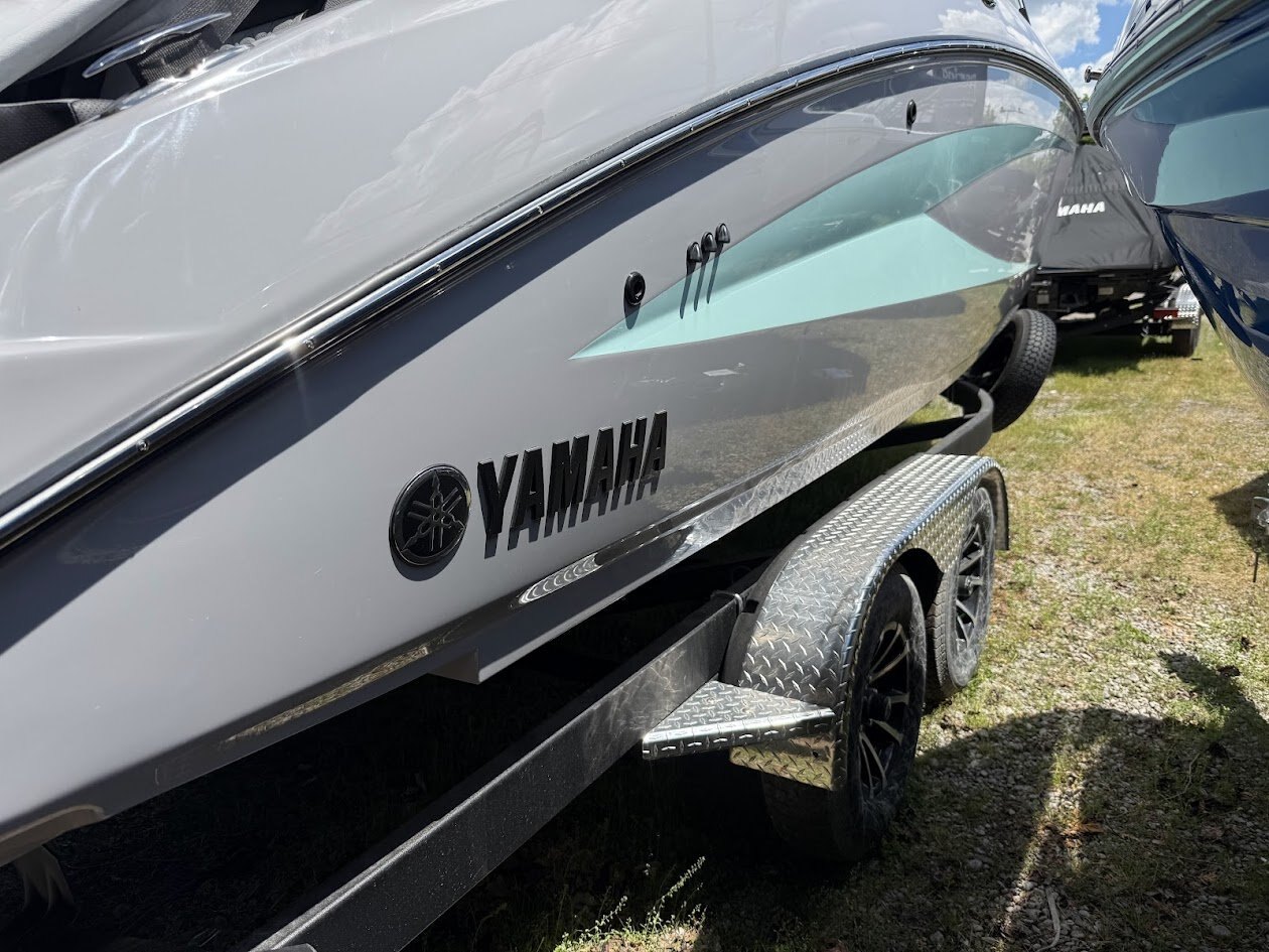 2026 Yamaha 255XD Dolphin Grey