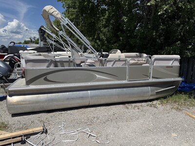 2013 Sunchaser 18 | Yamaha F25 | Needs a very good detail / some upholstery work