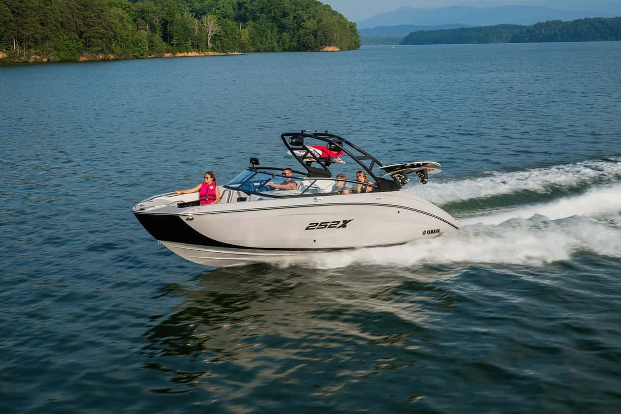 2027 Yamaha 252XE Dolphin Grey