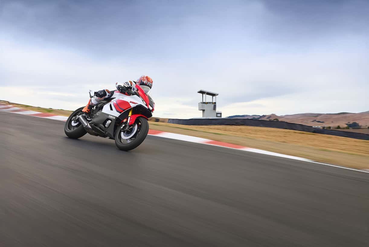 2026 Yamaha YZF R7 Raven Black