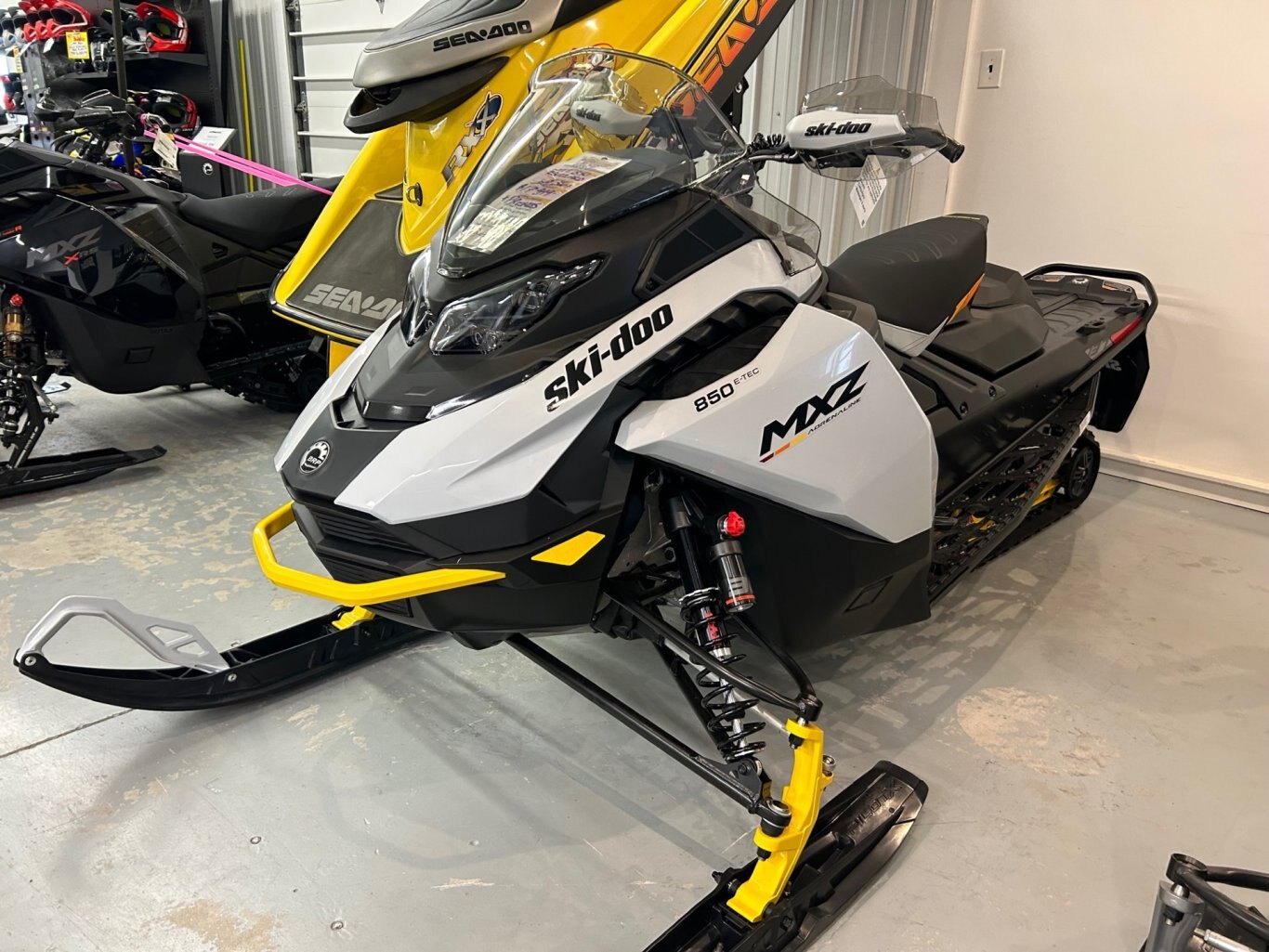 2024 Ski-Doo MXZ Adrenaline  Blizzard 850 E-TEC