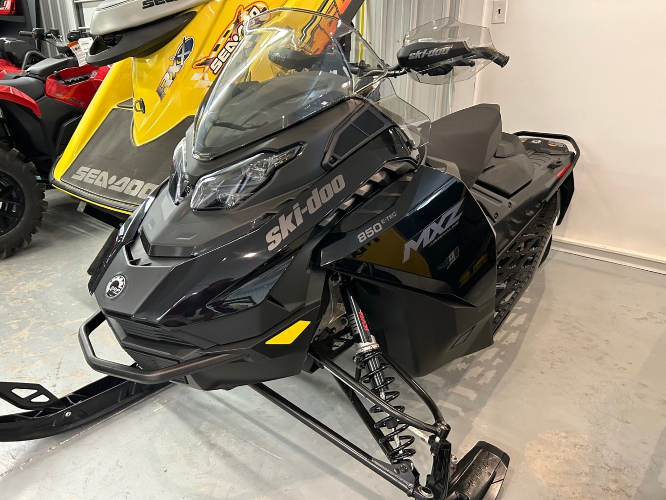 2024 Ski-Doo MXZ Adrenaline Rotax® 850 E-TEC Black