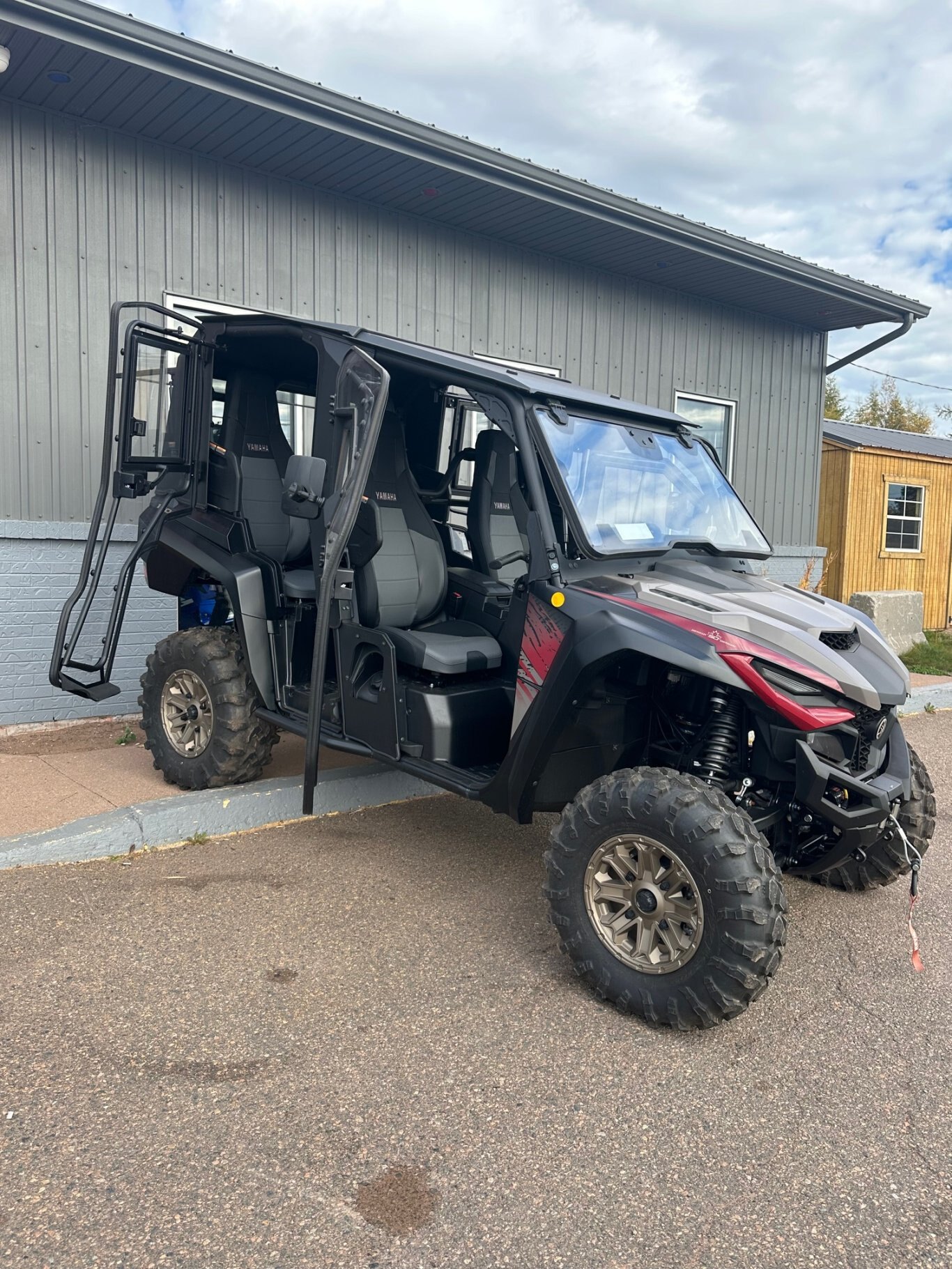 2024 Yamaha WOLVERINE® RMAX4™ 1000 SE with a Basic DFK Enclosure