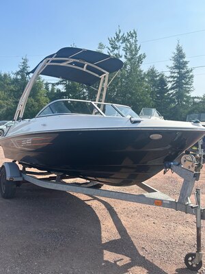 2015 Bayliner 185 Flight Series with 4.3L Merc Engine & Trailer